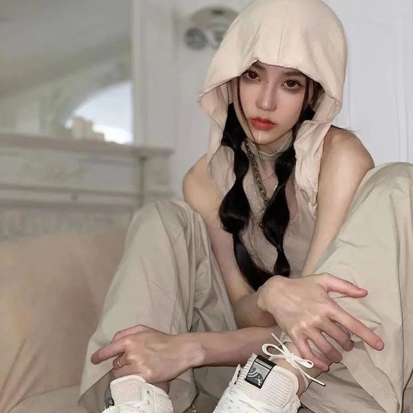 海边的白房子 海报
