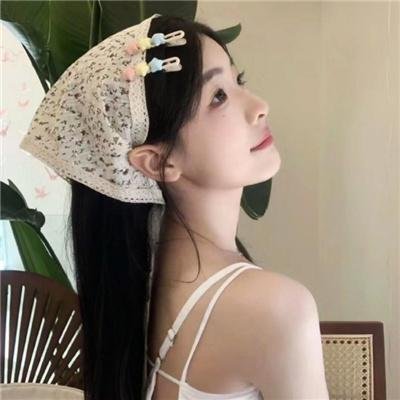 抽象画中的越南少女 海报